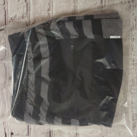 Vuori Mens Train Runner Performance Shorts Liner Striped Large - Picture 8 of 13